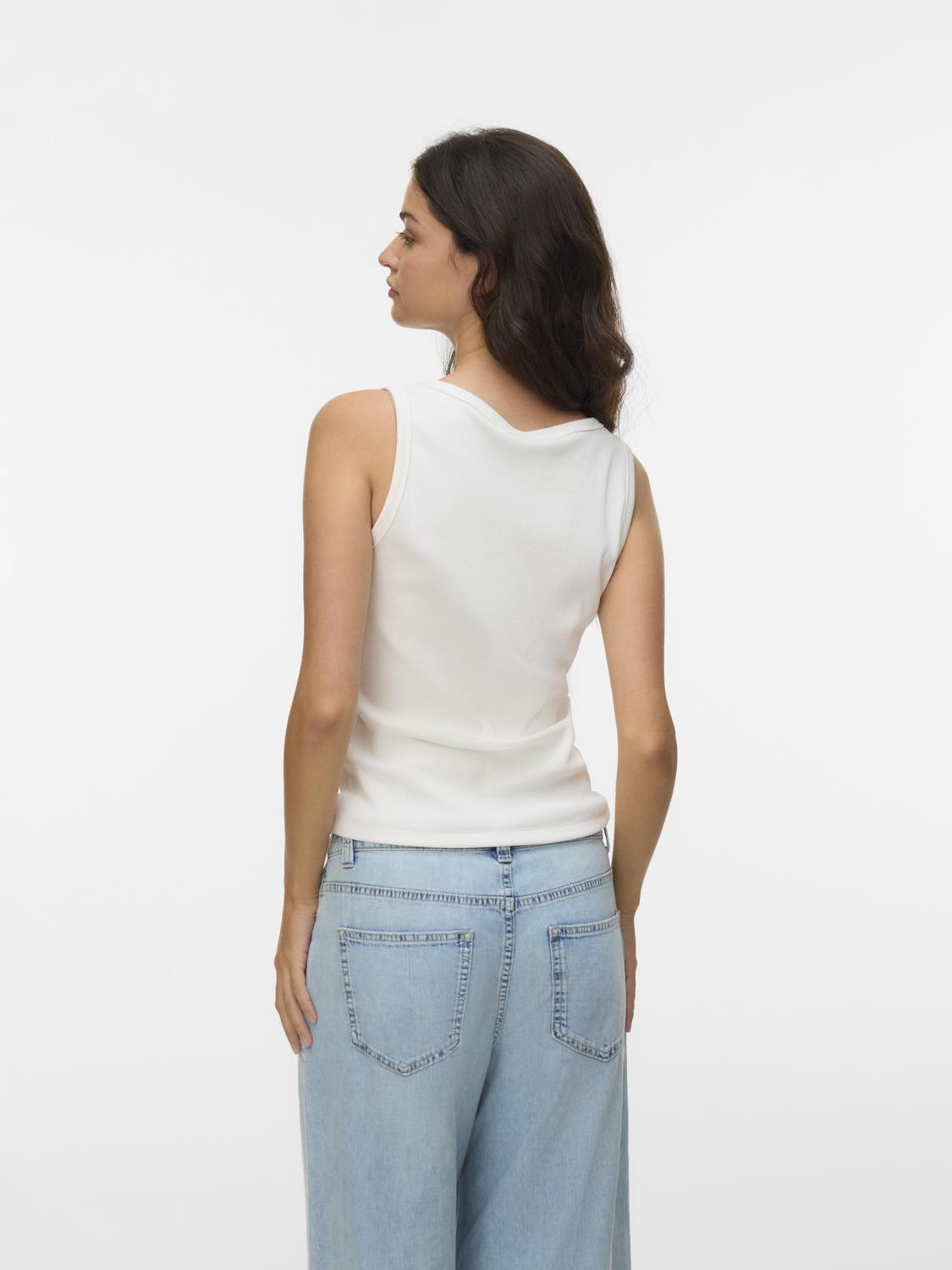 model_shot-back